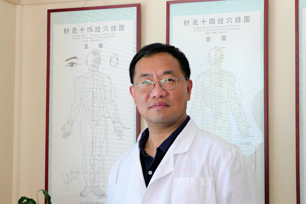 Picture of Jonathan Xue, acupuncturist
